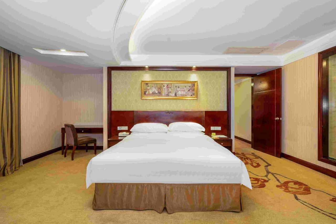 Vienna Hotel Dongguan Houjie Exhibition Center Bagian luar foto