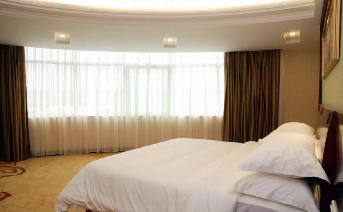 Vienna Hotel Dongguan Houjie Exhibition Center Bagian luar foto